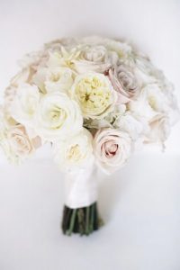 21-stunning-winter-wedding-bouquets-kate-preftakes-photo-334x500