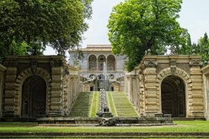 palazzo farnese giardini 01