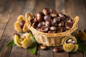 Le castagne fanno parte della Top 5 dei frutti stagionali da mangiare in autunno
