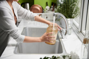 cambiare acqua vaso di fiori